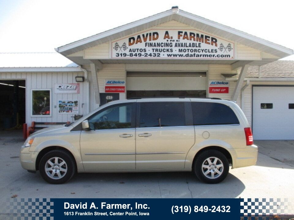 2010 Chrysler Town & Country  - David A. Farmer, Inc.